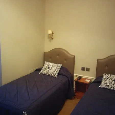 몽펜시에 호텔 2*