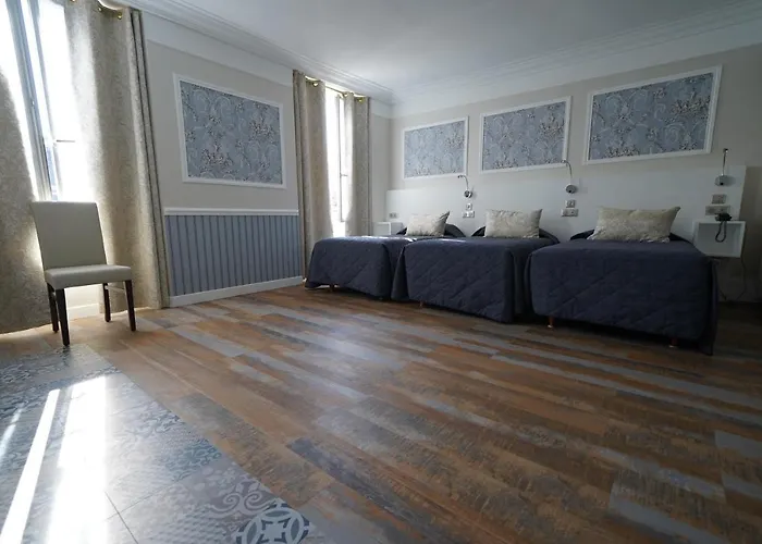 Montpensier 2* Paris