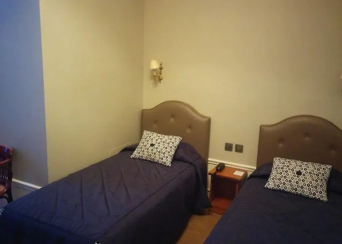 몽펜시에 호텔 2*